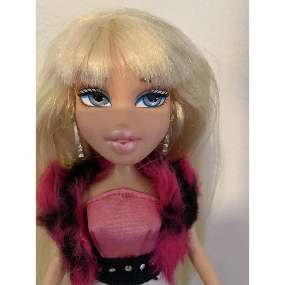 MGA 2012 Bratz Fashion Stylistz Pack Cloe Doll‎ HTF! Earrings, Dress, Heels